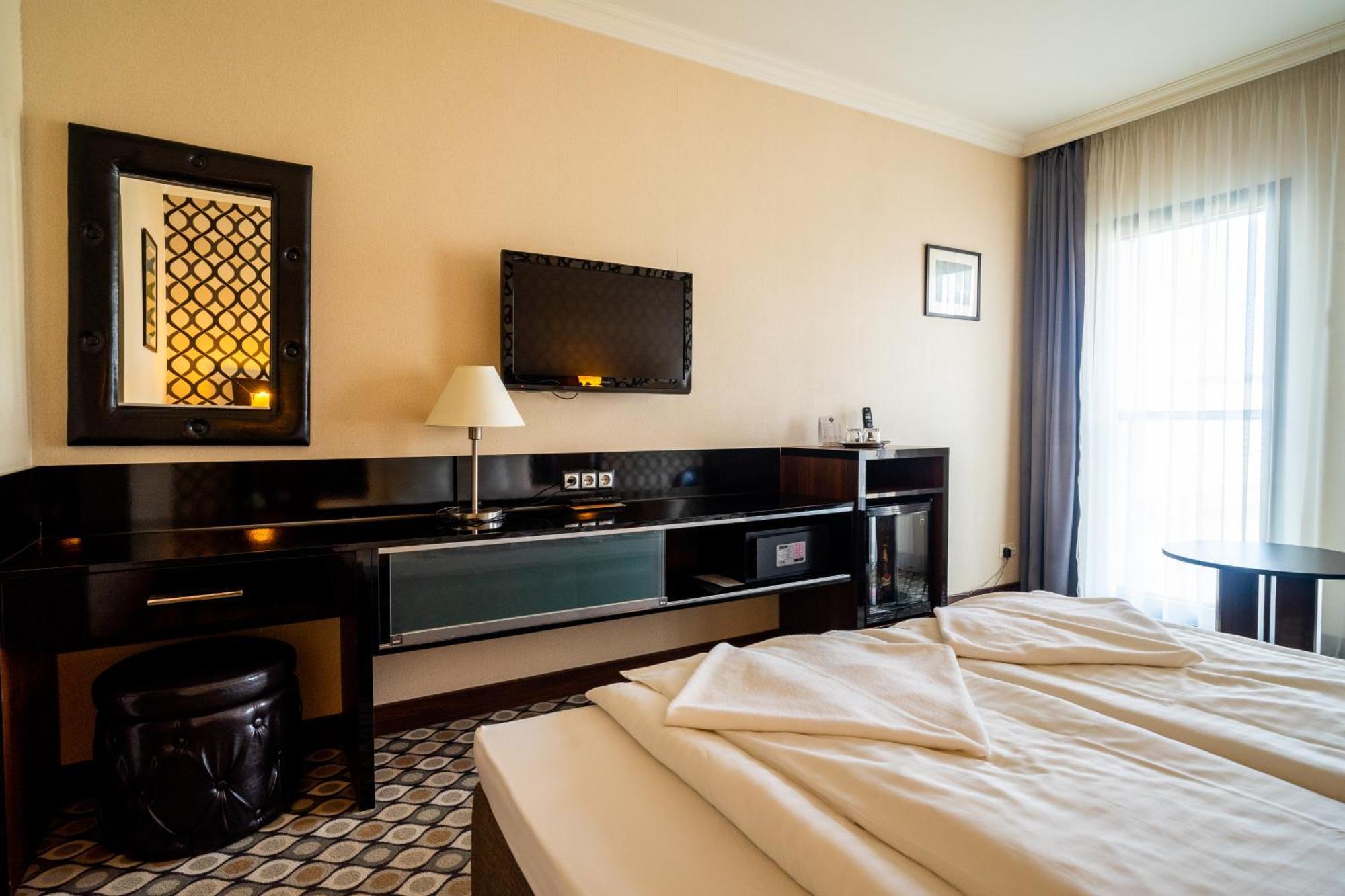 Hotel Castello & Thermal Spa Siklos Exterior photo