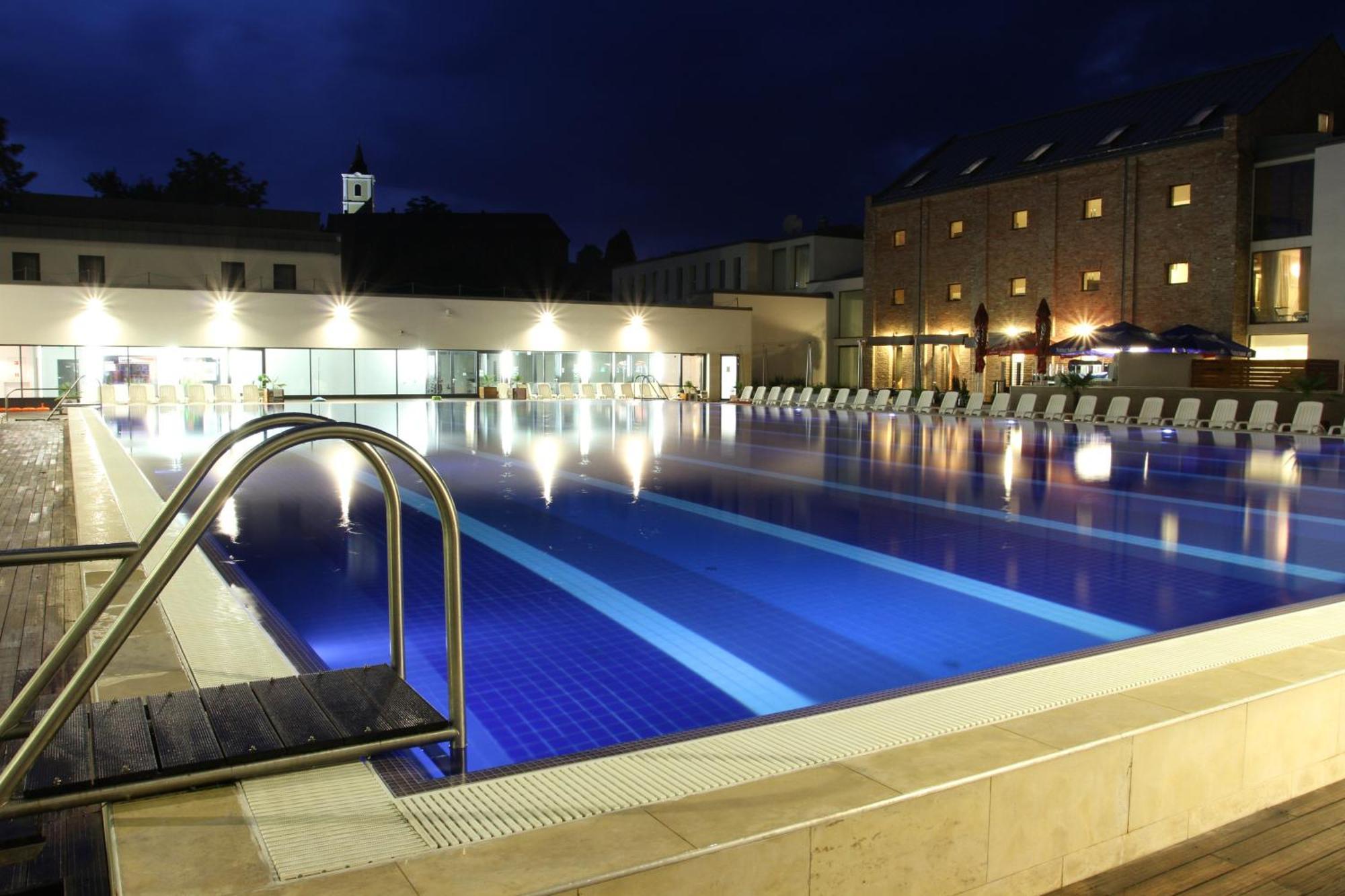 Hotel Castello & Thermal Spa Siklos Exterior photo