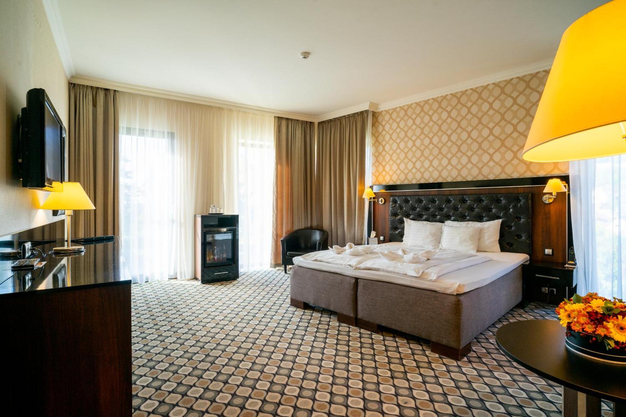 Hotel Castello & Thermal Spa Siklos Exterior photo