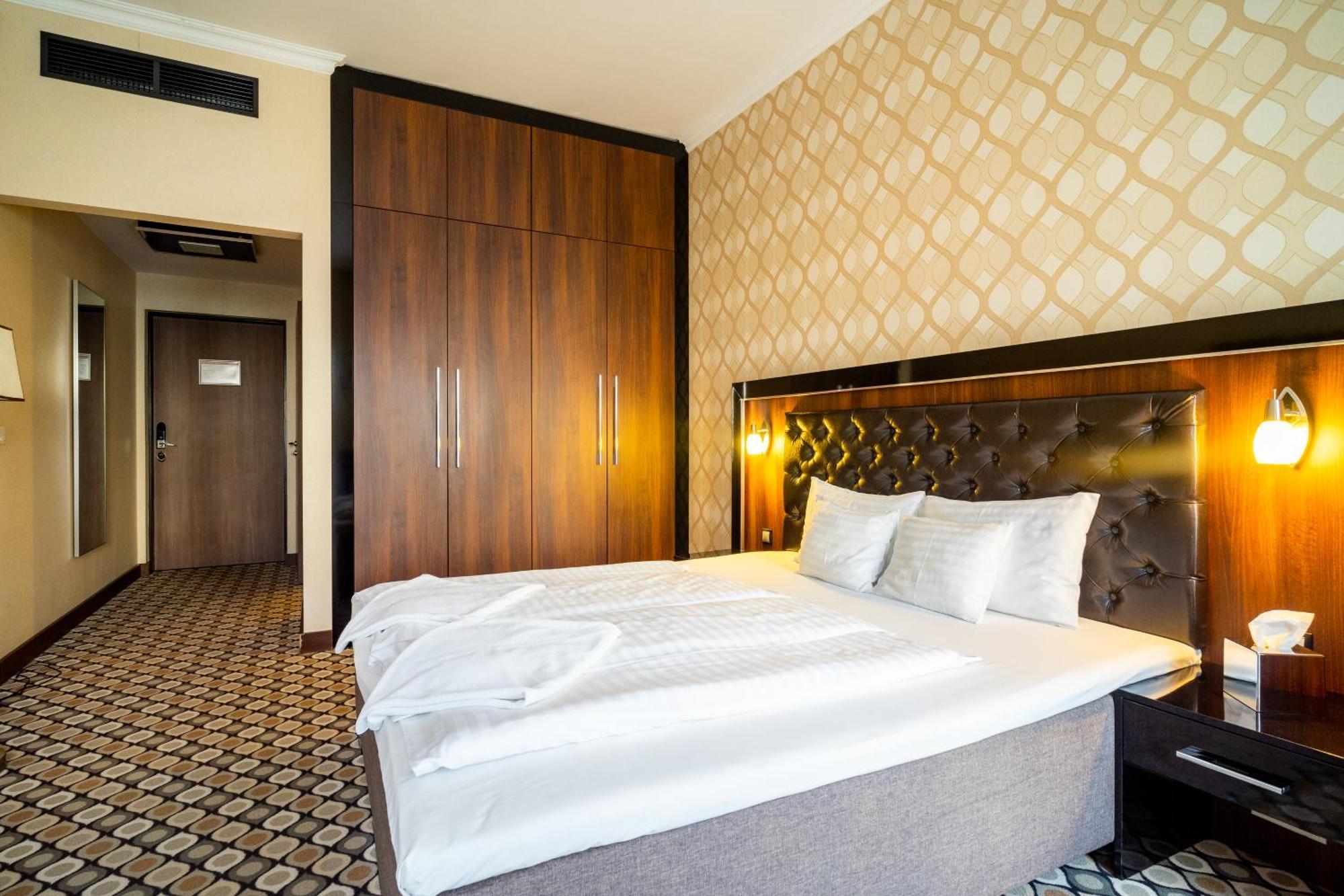 Hotel Castello & Thermal Spa Siklos Exterior photo